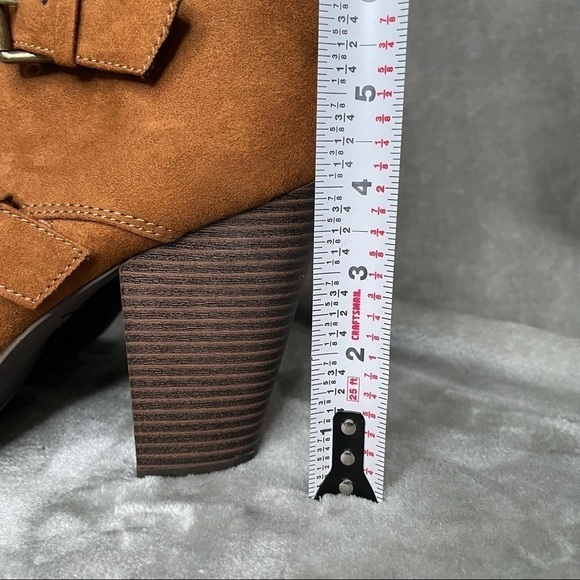Report Stacked Heel Lace Up Bootie Double Buckle Cognac Faux Suede Size 8.5 - Picture 9 of 11